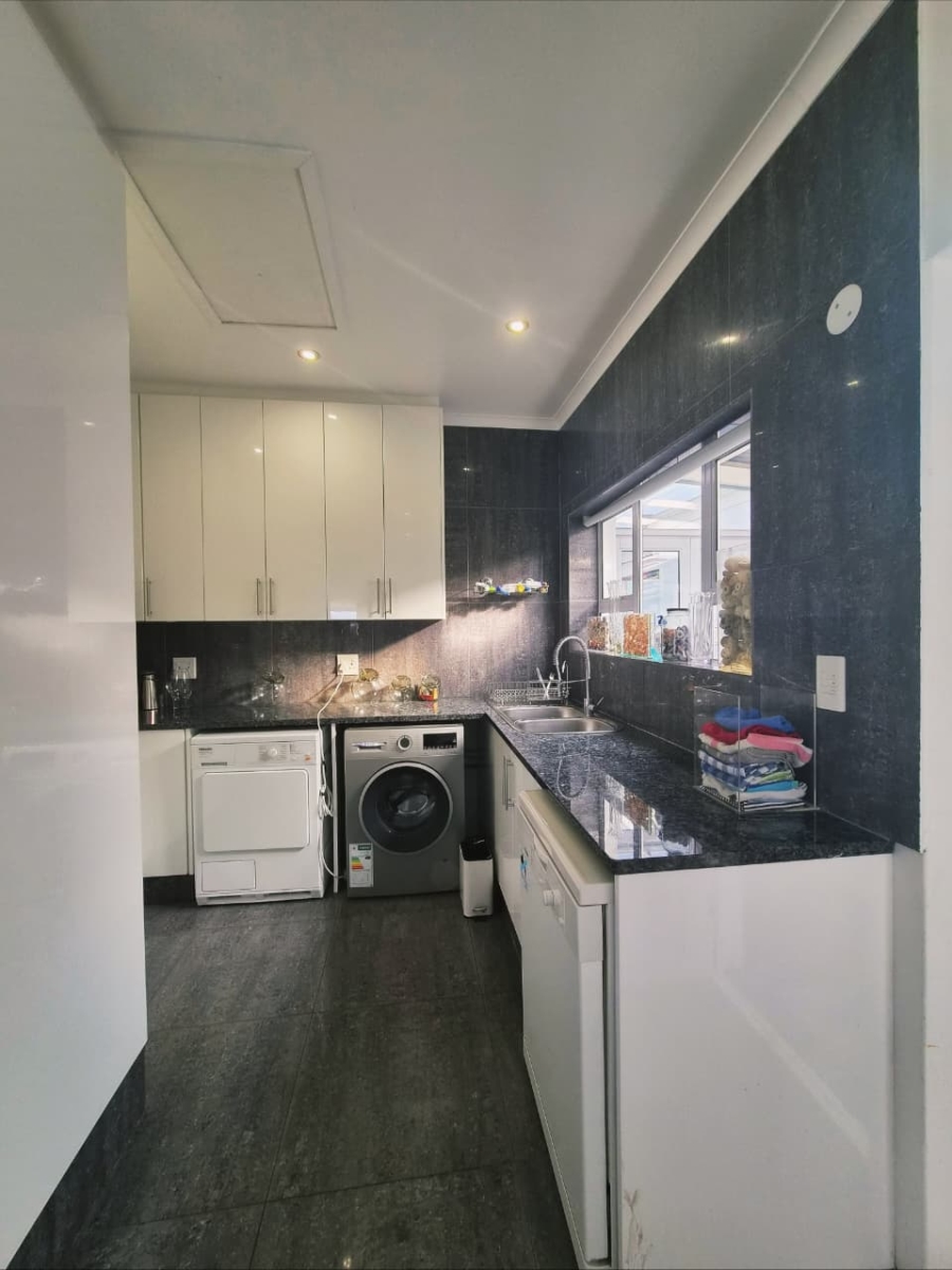 4 Bedroom Property for Sale in Stilbaai Wes Western Cape